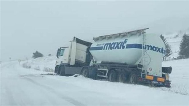 Na Kupresu snijeg pravi probleme vozačima