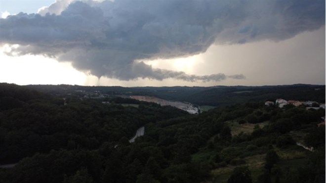 DHMZ objavio posebno priopćenje: Stiže obilna kiša u Dalmaciju, moguće pijavice, tuča