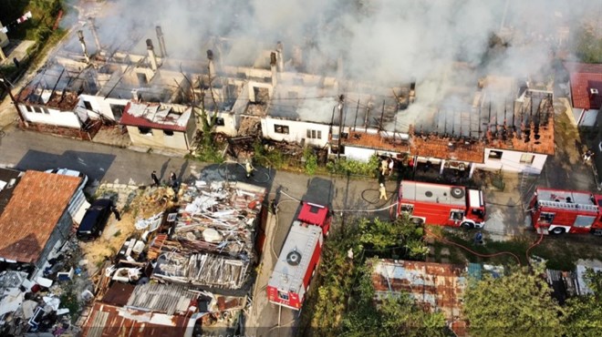VIDEO: Izgorio cijeli stambeni kompleks u Sarajevu, bez kuća ostalo 20 ljudi
