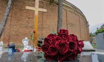 Pola godine od Bandićeve smrti, a građani još uvijek nose cvijeće na grob: 'Naš Milan je nezamjenjiv'