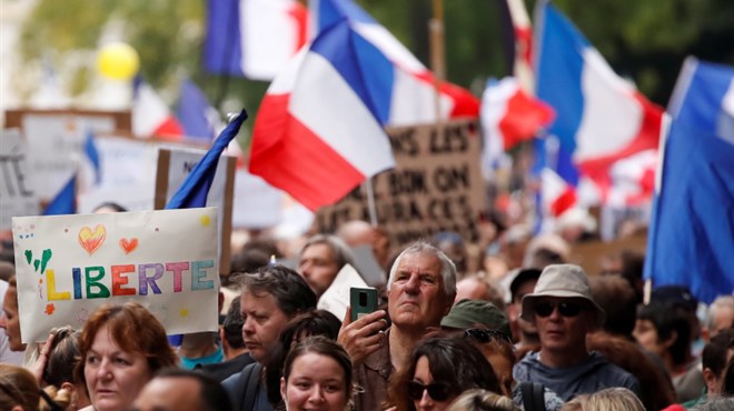 Francuska: Preko 140.000 ljudi na prosvjedima protiv Covid potvrda
