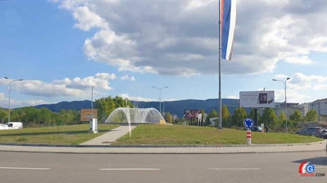 Neslana šala u Banjaluci: Zapjenila fontana na kružnom toku
