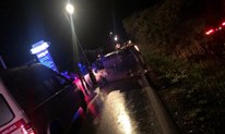 FOTO: Prometna nesreća noćas na Trnu, na terenu policija i Hitna pomoć