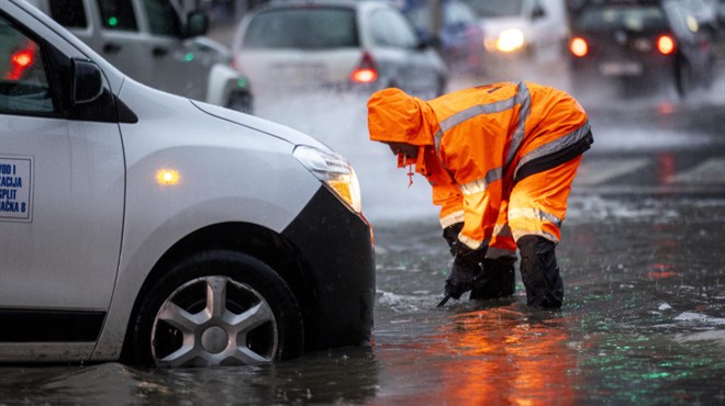Otežano se prometuje zbog poplava, vozače u BiH se moli za maksimalan oprez