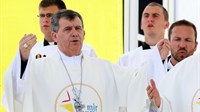 Prvi intervju nadbiskupa Vukšića nakon preuzimanja dužnosti: Ljudi odlaze, vlast to ne zanima 