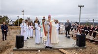 U Sisačkoj biskupiji gradi se prva nova crkva nakon potresa, jučer je blagoslovljen kamen temeljac