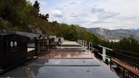 Mostar: Sa grobnica pokradene ručke od mesinga