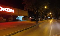 FOTO: Evo kako se gasi bh. grad, uvečer tek pokoji automobil, a 'rade' 3 - 4 kafića