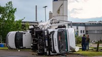 Tornado usmrtio jednu osobu, srušio vrh crkve, isprevrtao kamione...