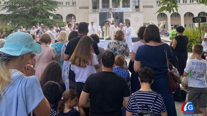 FOTO: Procesija kroz Mostar i blagoslov u Franjevačkoj crkvi