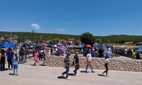(FOTO) Brašančevo okupilo mnoštvo vjernika na Višnjici! Blagoslovljena novoizgrađena kapelica