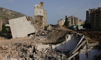 Konačno srušena zgrada Žitoprometa u Mostaru, bagerist jedva izvukao živu glavu