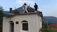 Slavko i njegov sin, svećenik Branko, obnovili džamiju u Rami koja je prokišnjavala