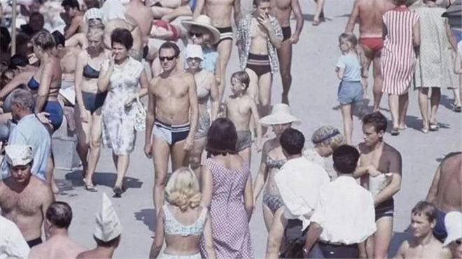 Fotografija s plaže iz 70-ih izazvala niz komentara, svi kao manekeni