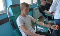 FOTO: Grudski maturanti pokazali veliko srce, njih 26 pristupilo darivanju krvi