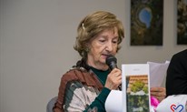 FOTO: Snježana Lovrić, pjesnikinja i slikarica podrijetlom iz Drinovaca, u prepunoj Kosači predstavila knjigu 'Čuvarkuća u tišini'