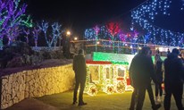 FOTO: Članovi Udruge umirovljenika Grude posjetili Božićno selo. Svima žele sretan i blagoslovljen Božić