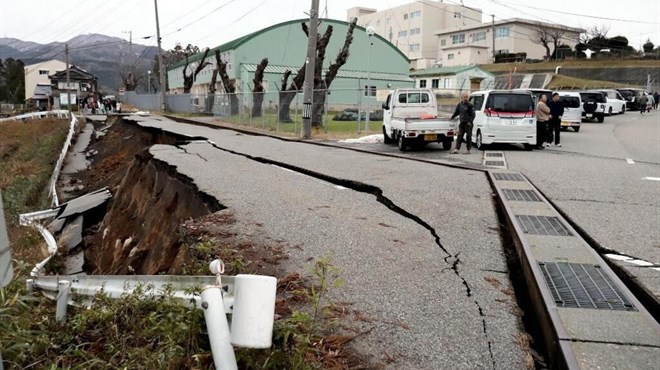 Uništene zgrade, nema interneta, struje... izdana upozorenja za tsunami