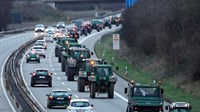 Poljoprivrednici traktorima blokirali ceste diljem Njemačke