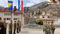 POTVRĐENA OPTUŽNICA: U Varešu skinuli zastavu hrvatskog naroda u BiH i Vatikana, jarbol srušili