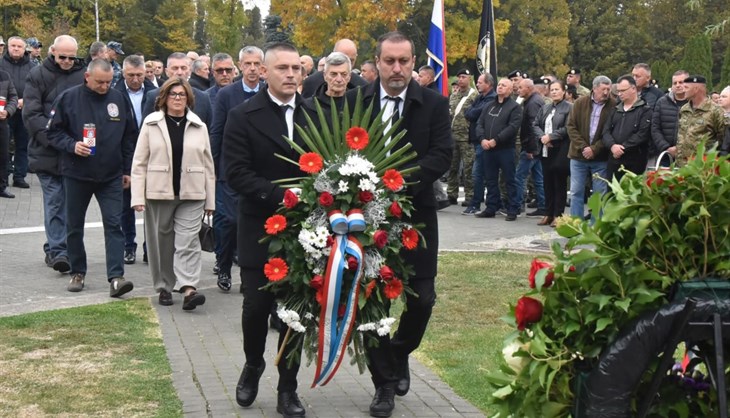 FOTO: I Gruđani se u Vukovaru prisjetili našeg Blage Zadre, u Zaprešiću mu otkrivena bista